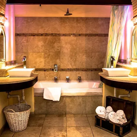 Vogue Hotel 4*