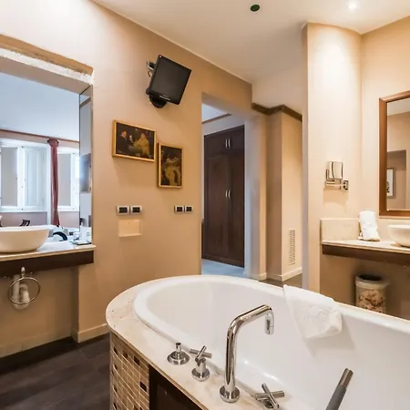 Vogue Hotel 4*
