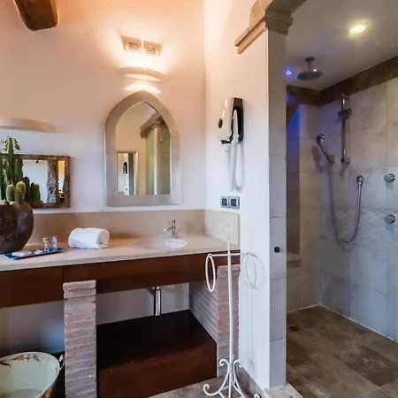 Vogue Hotel 4*
