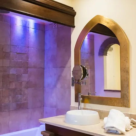 Hotel Vogue 4*
